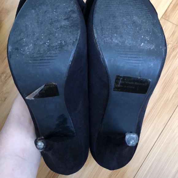 Black Bow Heel Pumps - Picture 5 of 5